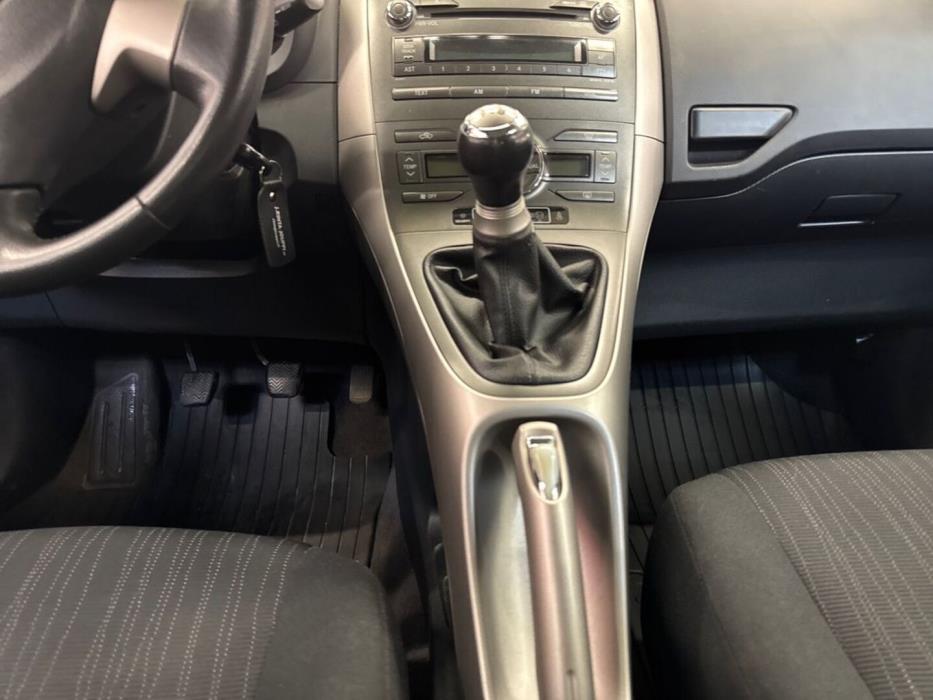 TOYOTA Auris 2009