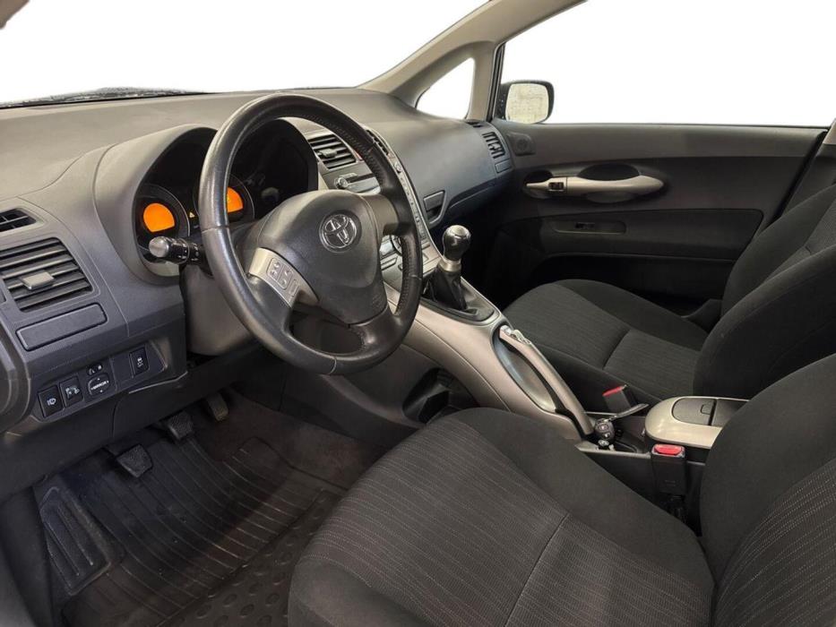 TOYOTA Auris 2009