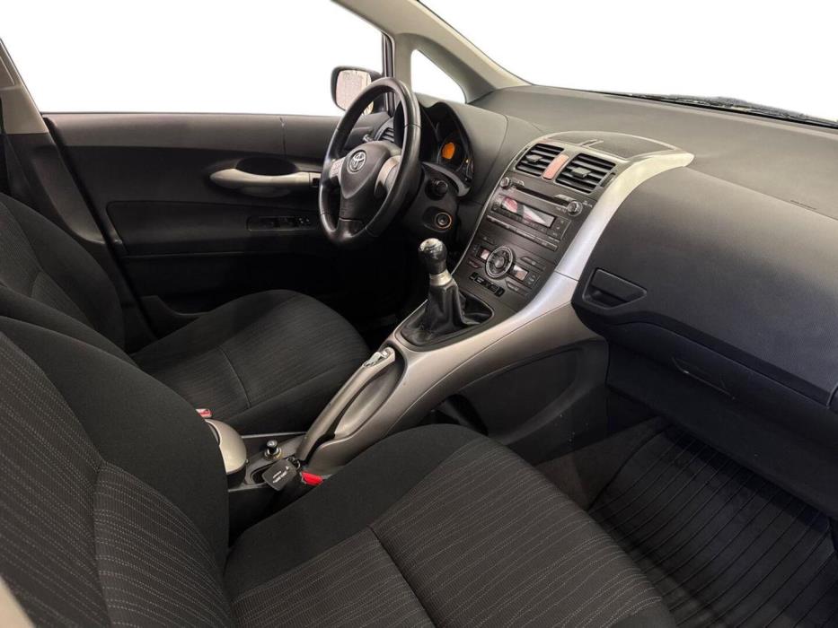 TOYOTA Auris 2009
