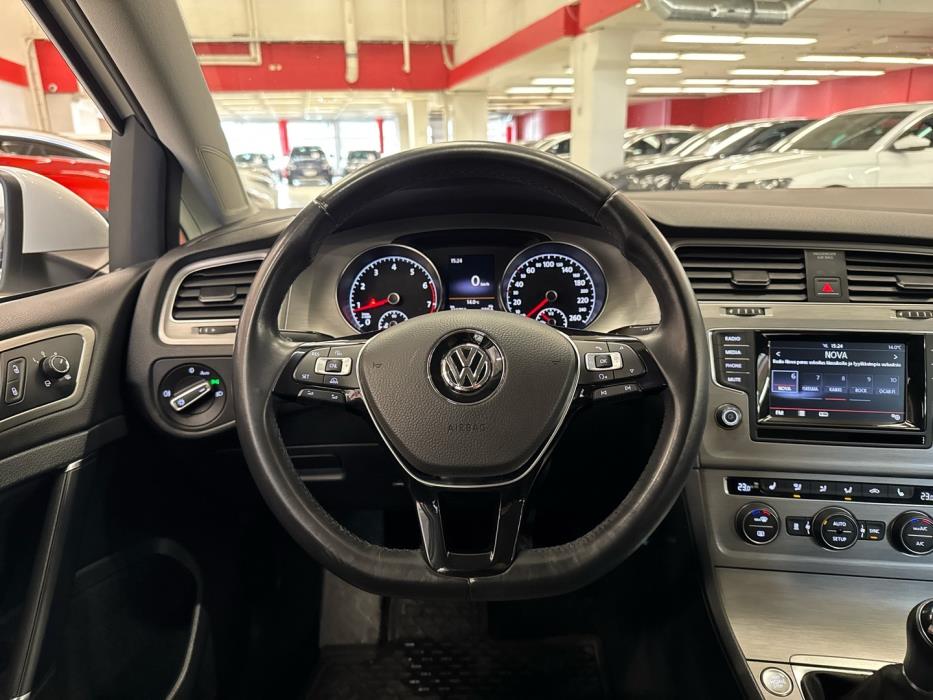VOLKSWAGEN Golf 2014