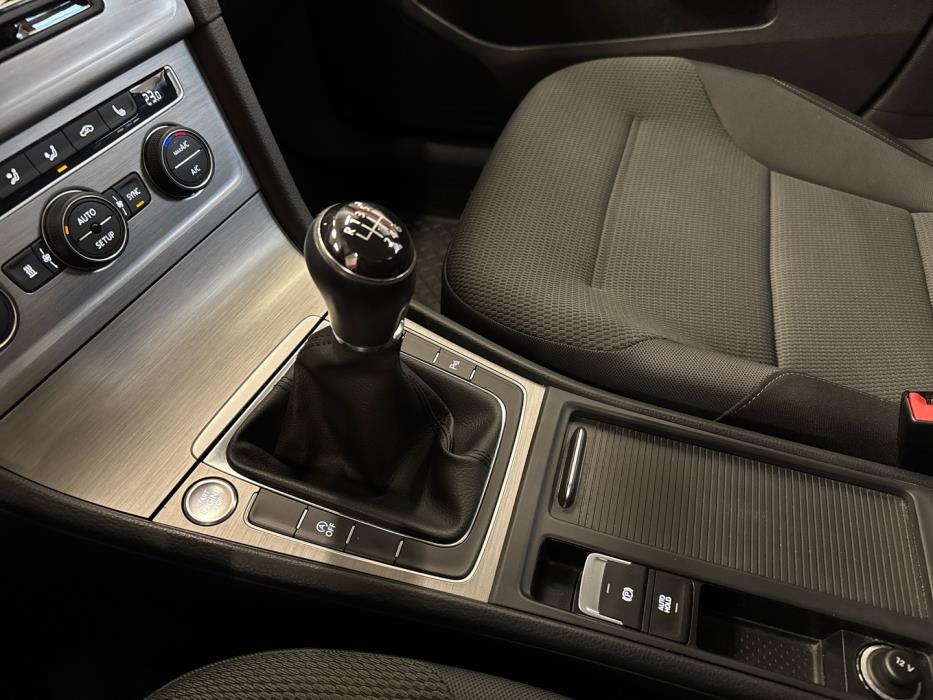 VOLKSWAGEN Golf 2014