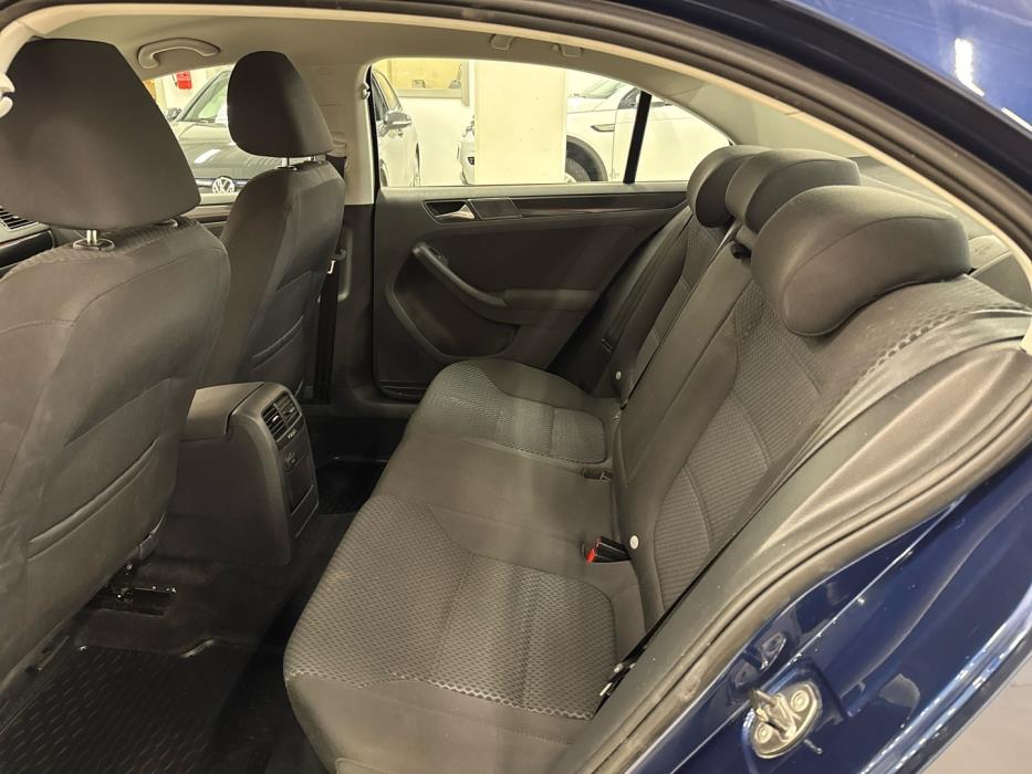 VOLKSWAGEN Jetta 2012