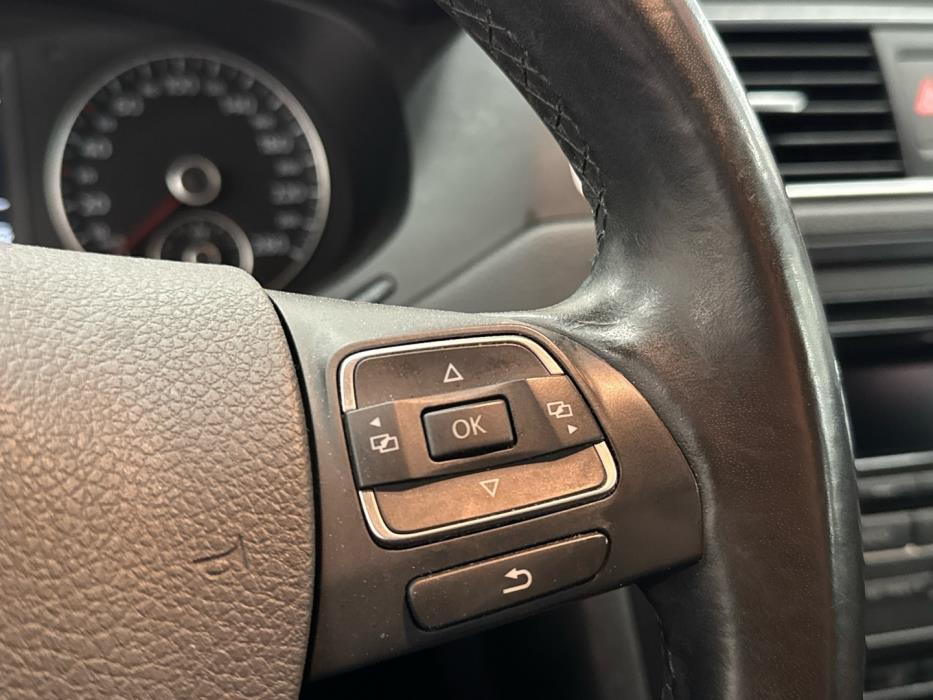 VOLKSWAGEN Jetta 2012