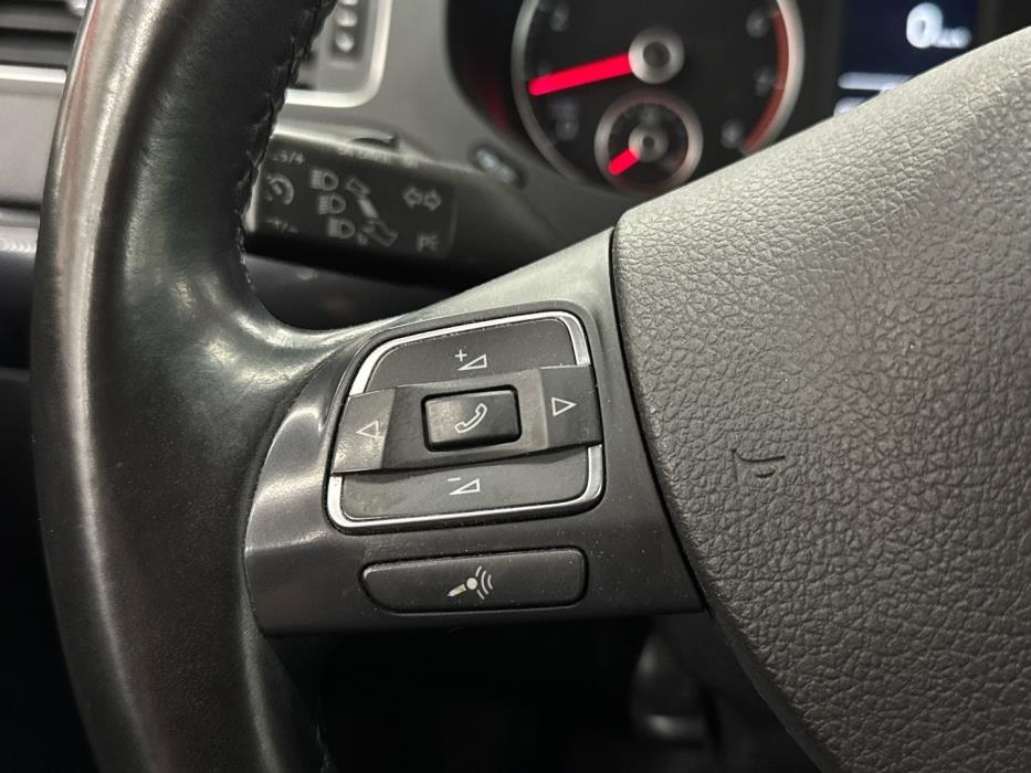 VOLKSWAGEN Jetta 2012