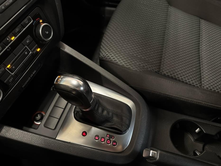 VOLKSWAGEN Jetta 2012
