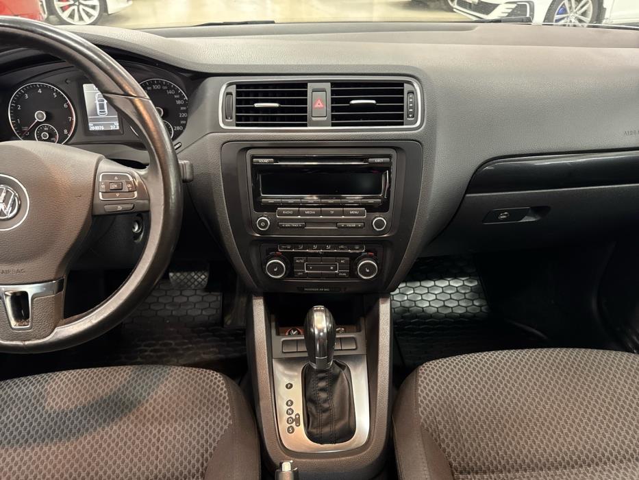 VOLKSWAGEN Jetta 2012