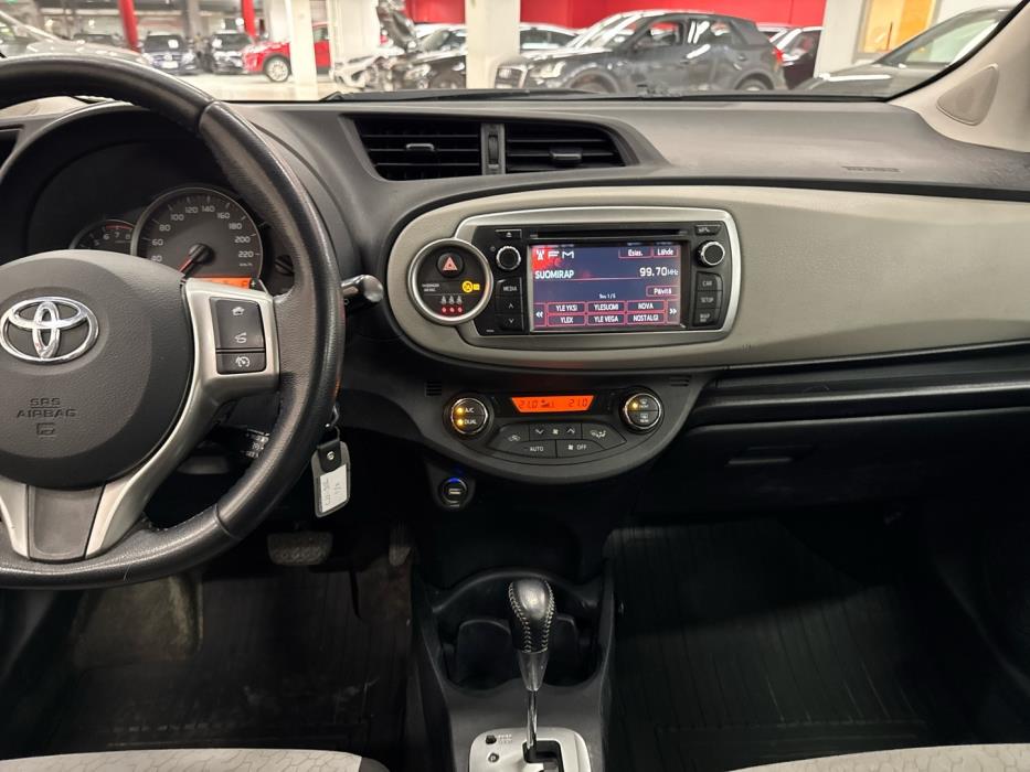 TOYOTA Yaris 2014