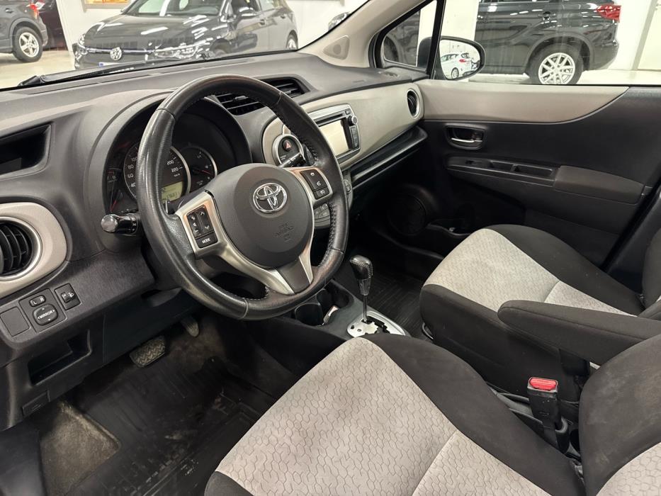 TOYOTA Yaris 2014
