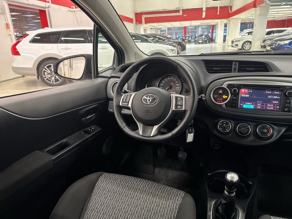 TOYOTA Yaris 2014