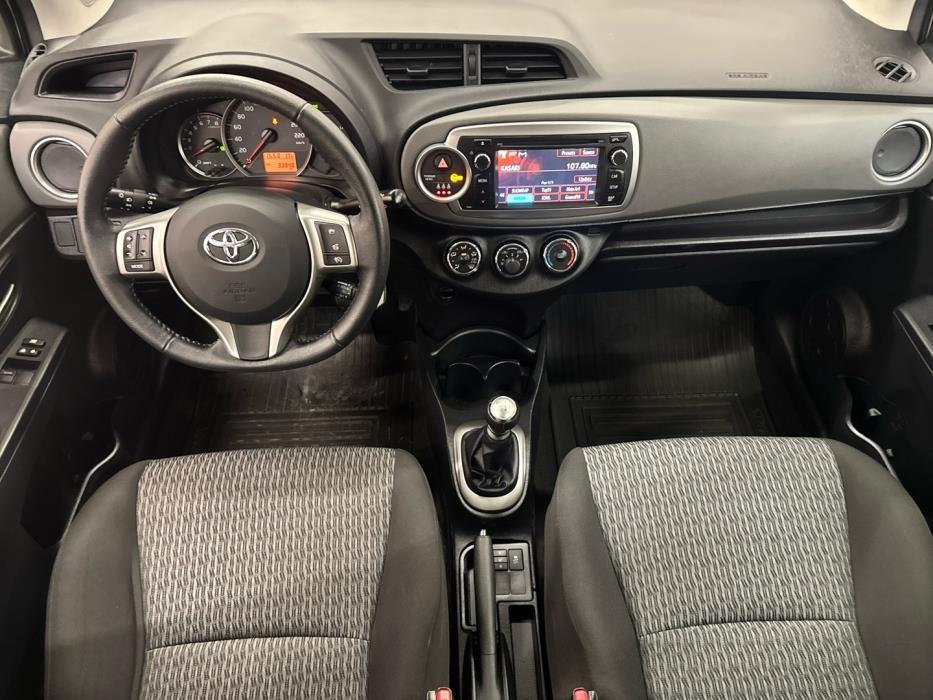 TOYOTA Yaris 2014