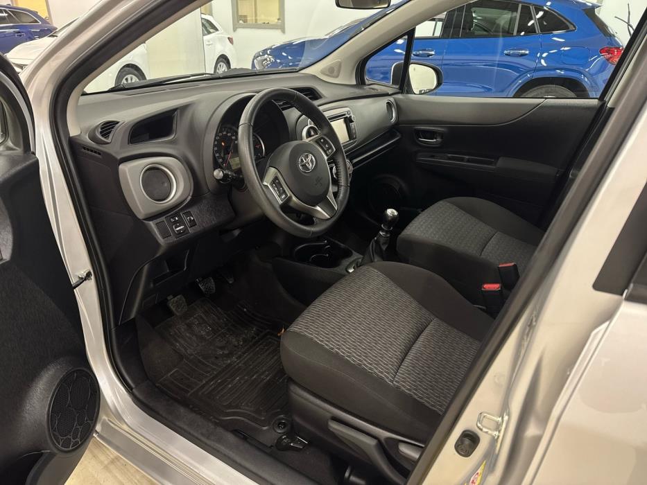 TOYOTA Yaris 2014