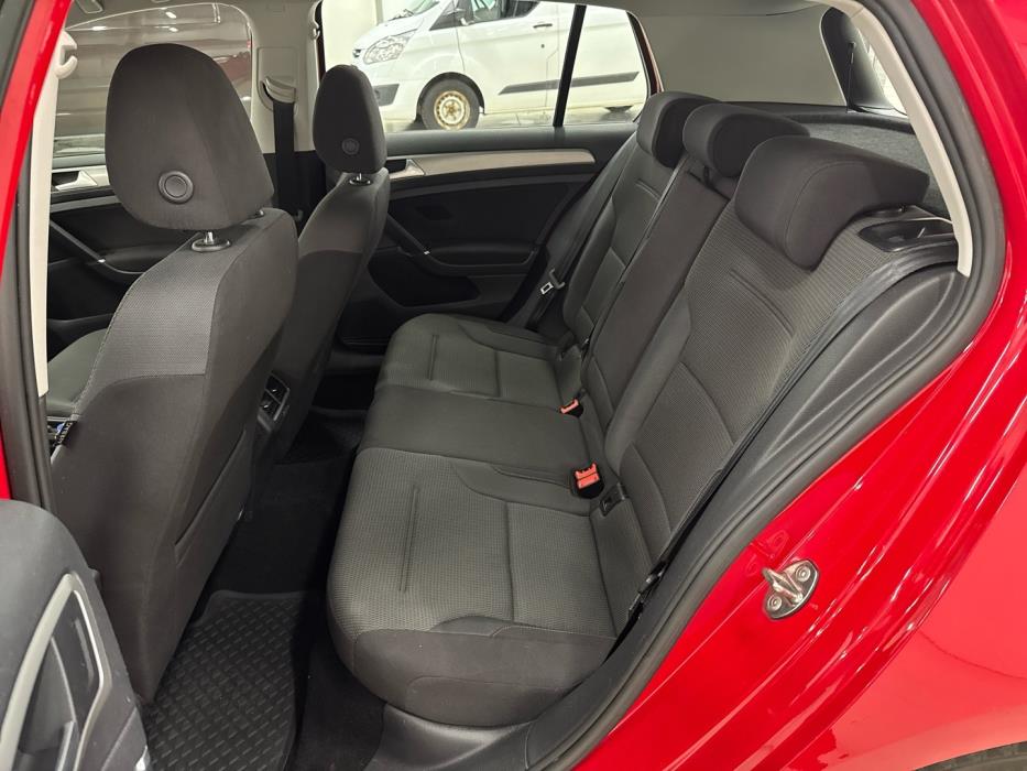 VOLKSWAGEN Golf 2016