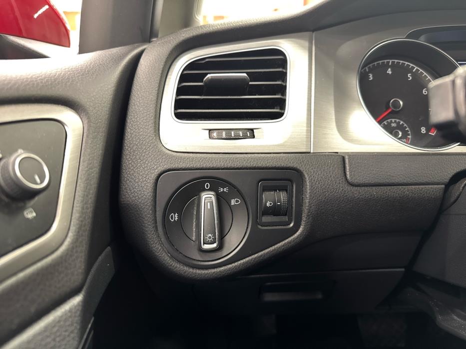 VOLKSWAGEN Golf 2016