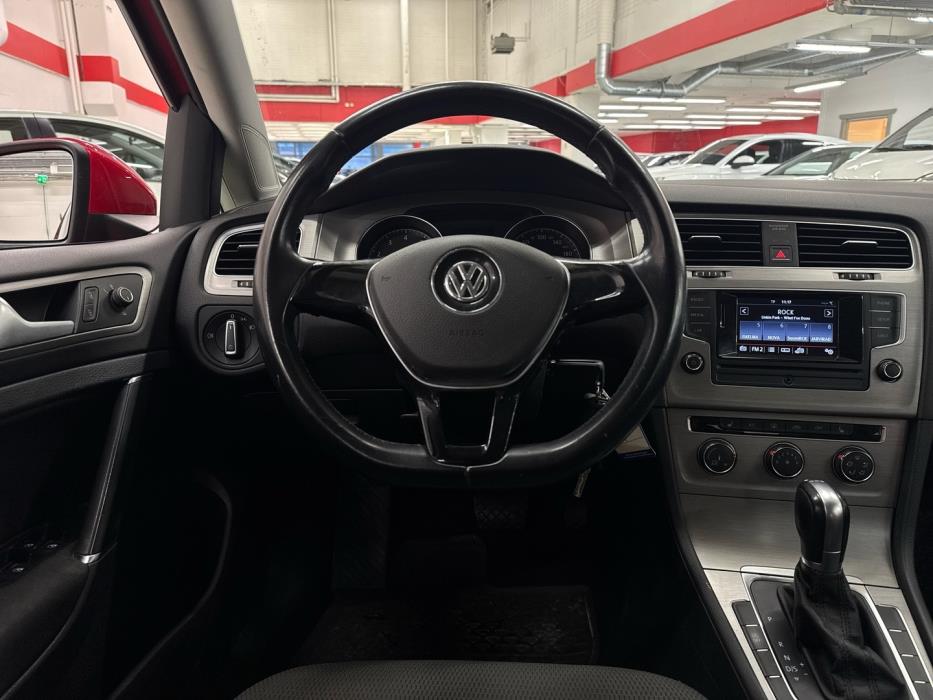 VOLKSWAGEN Golf 2016