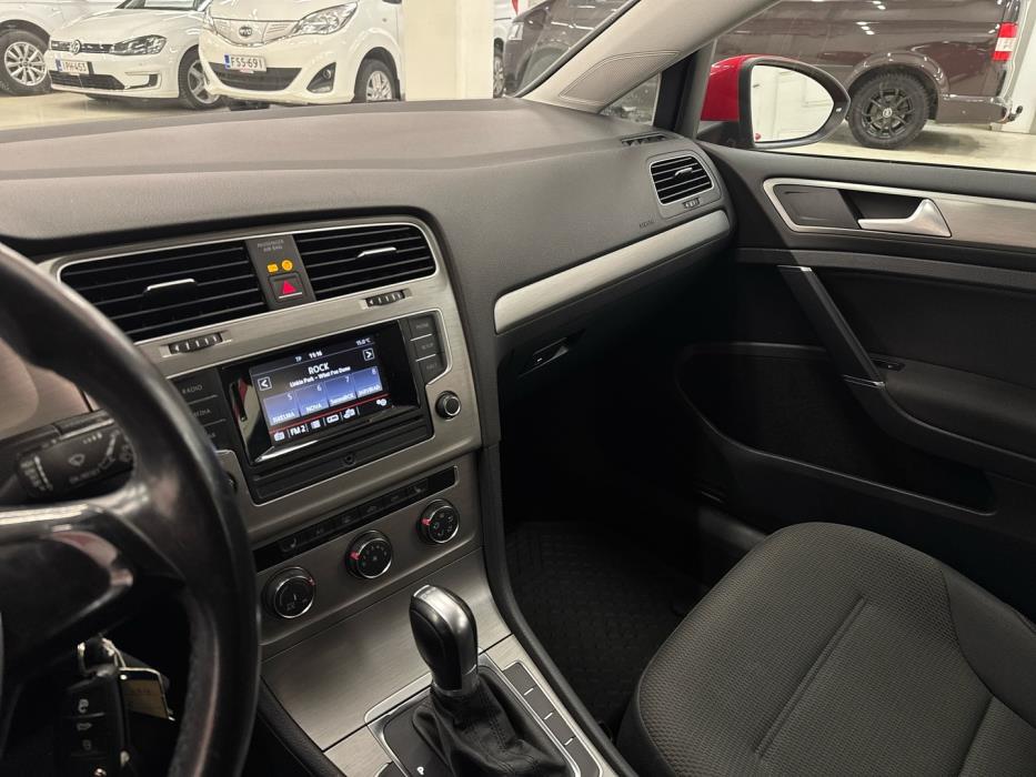 VOLKSWAGEN Golf 2016