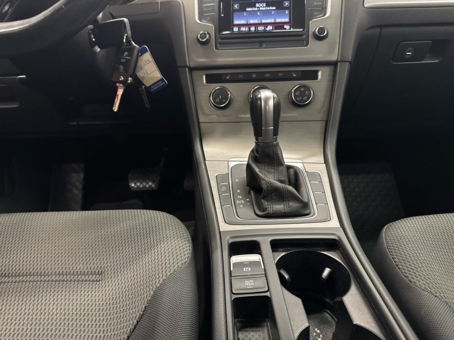 VOLKSWAGEN Golf 2016