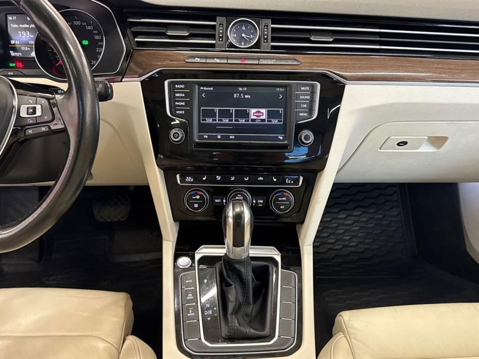 VOLKSWAGEN Passat 2016