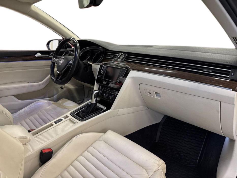 VOLKSWAGEN Passat 2016