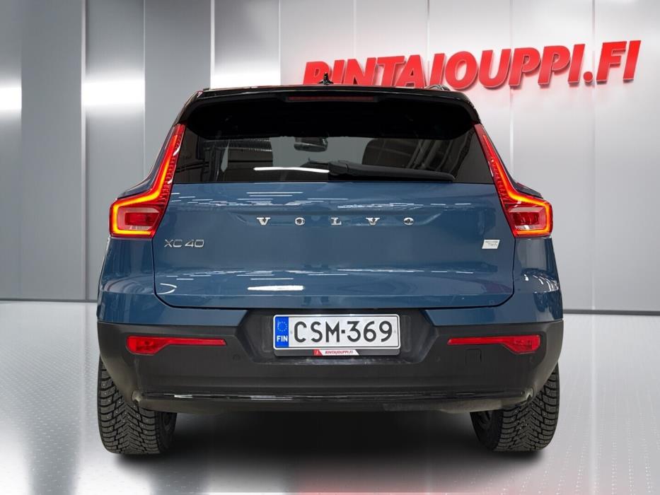 VOLVO XC40 2023