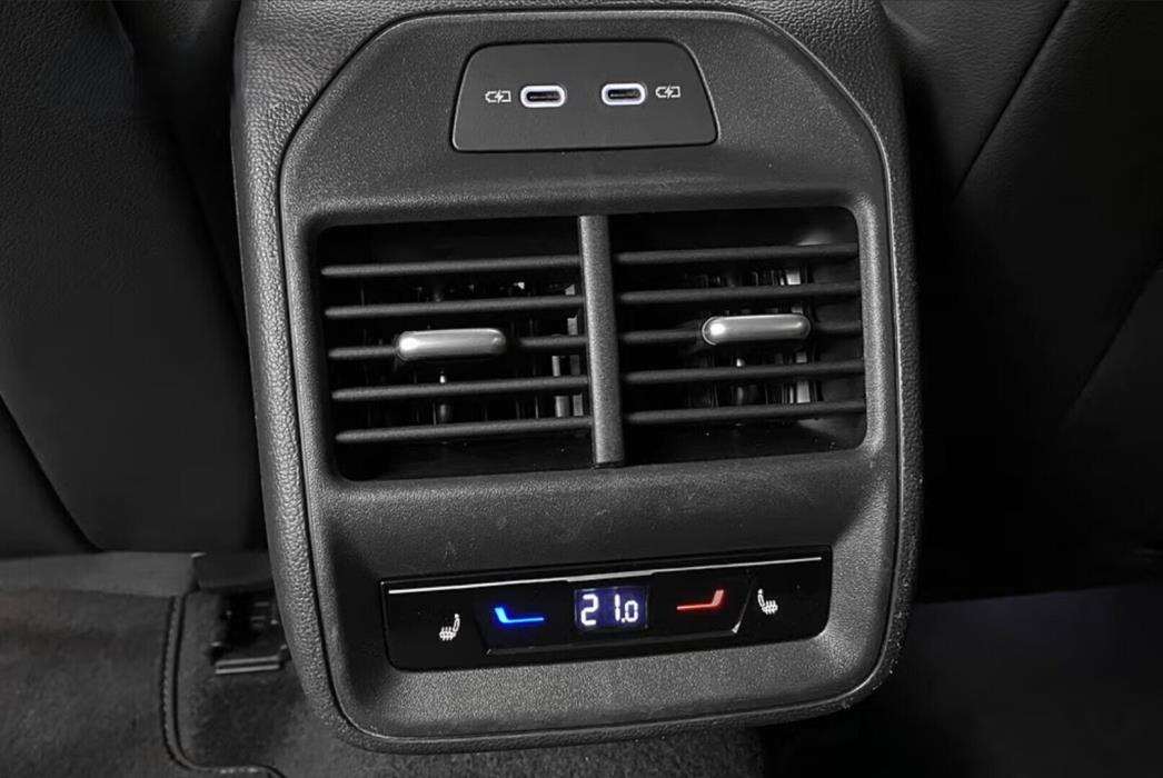 VOLKSWAGEN Passat 2025