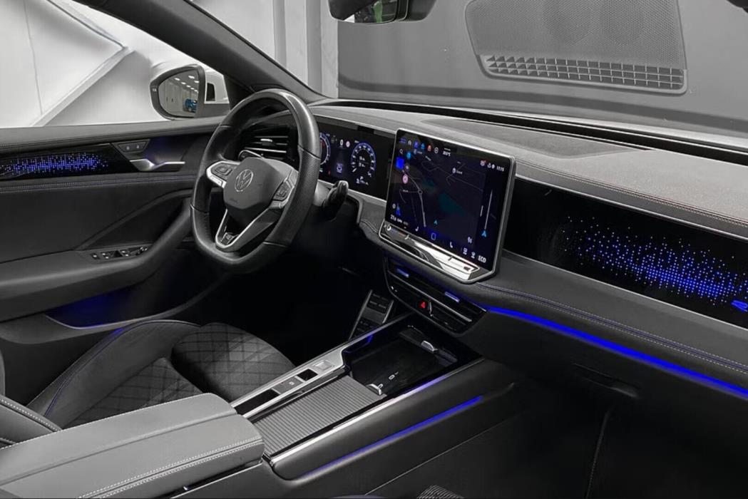 VOLKSWAGEN Passat 2025