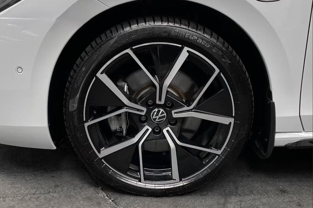 VOLKSWAGEN Passat 2025