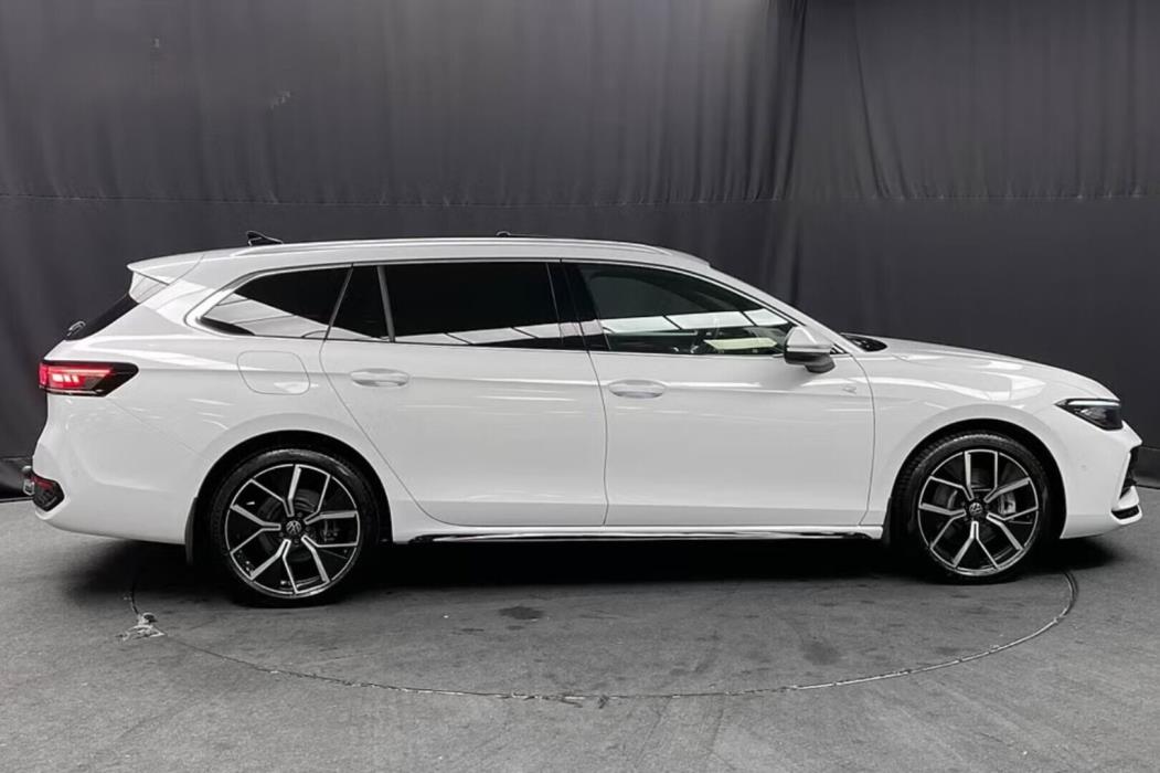 VOLKSWAGEN Passat 2025