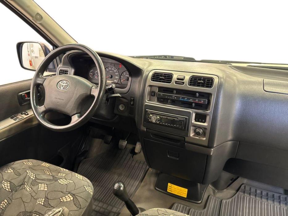 TOYOTA Hiace 2011
