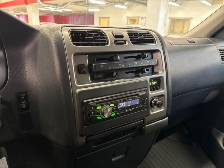 TOYOTA Hiace 2011