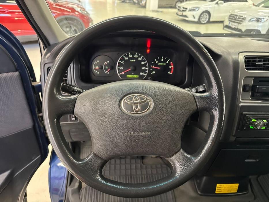 TOYOTA Hiace 2011