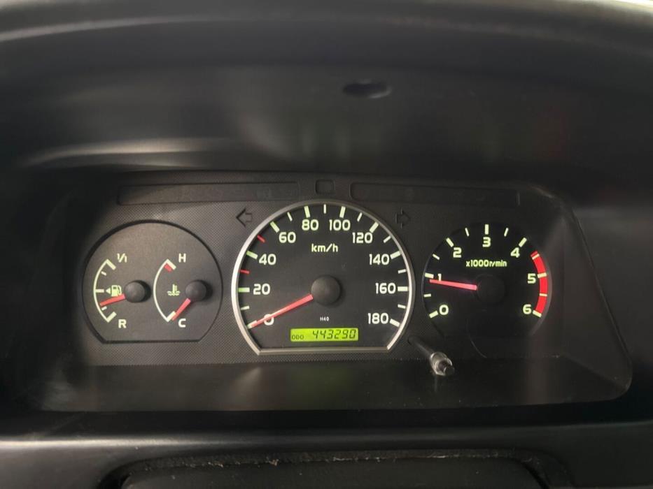 TOYOTA Hiace 2011