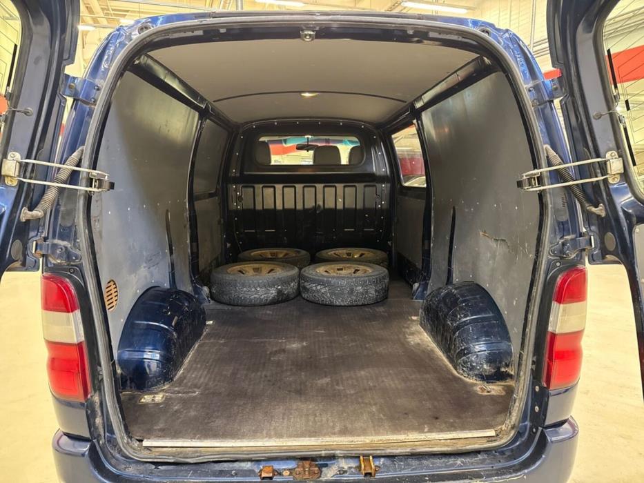 TOYOTA Hiace 2011