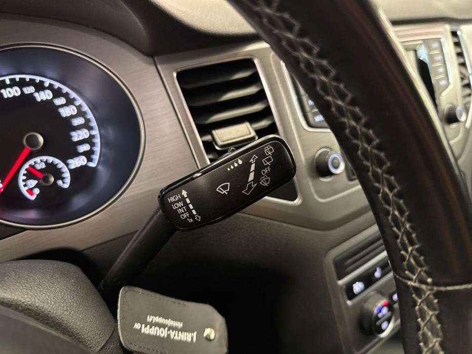 VOLKSWAGEN Golf Sportsvan 2014