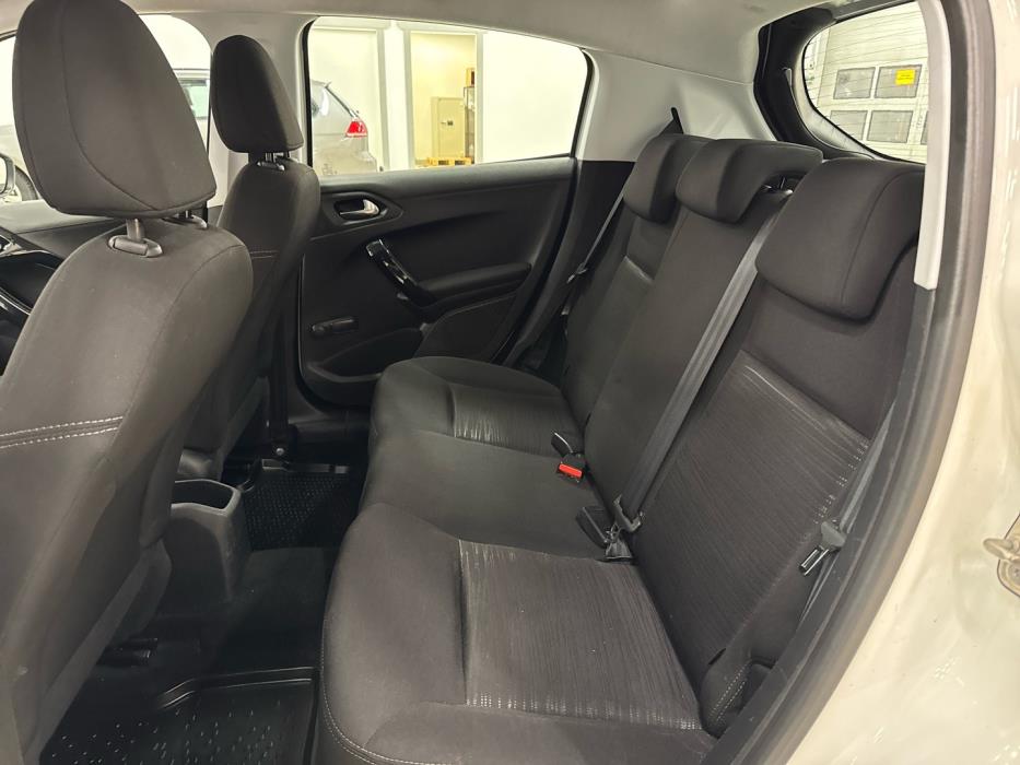 PEUGEOT 208 2018