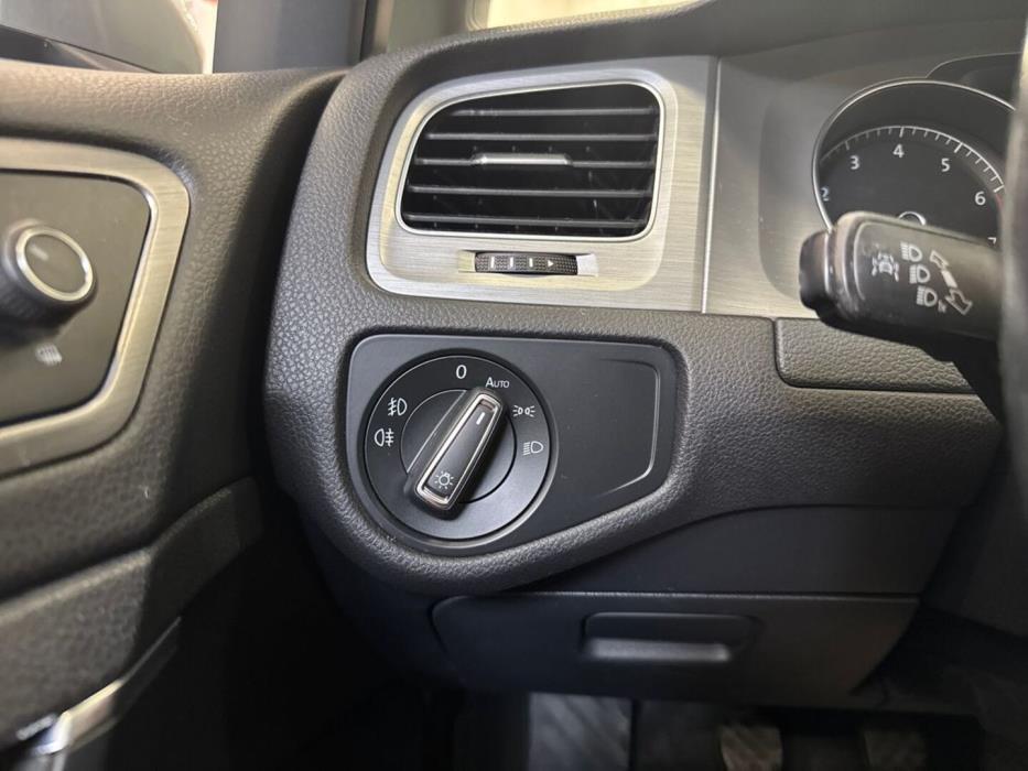VOLKSWAGEN Golf 2014