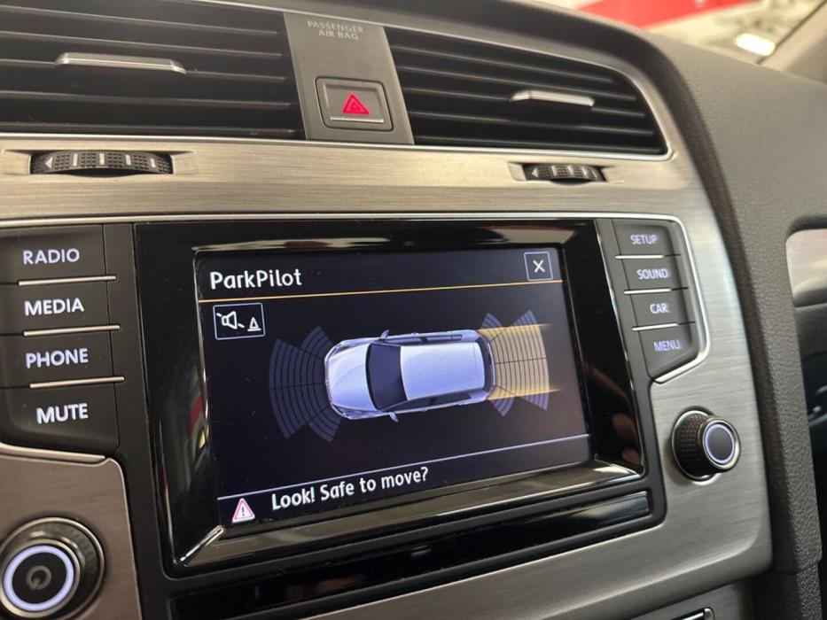 VOLKSWAGEN Golf 2014