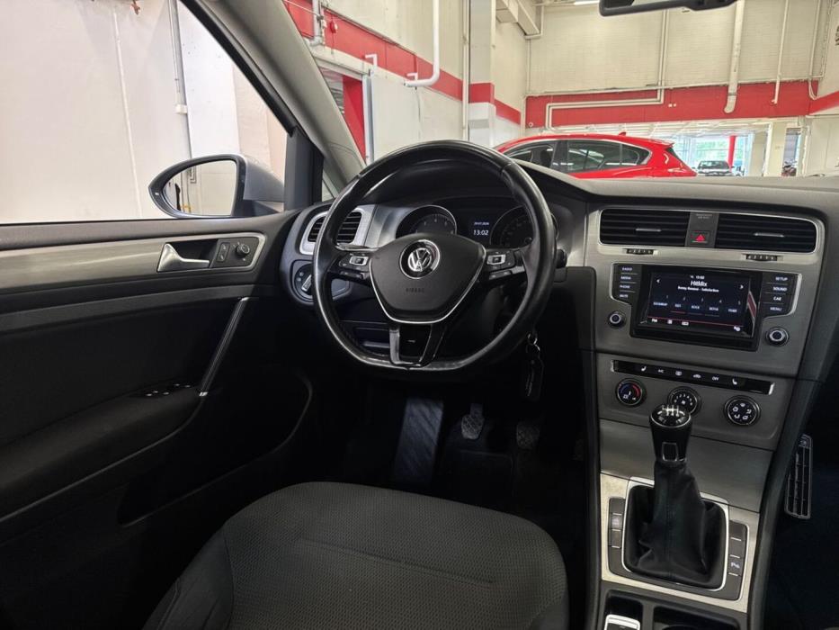 VOLKSWAGEN Golf 2014