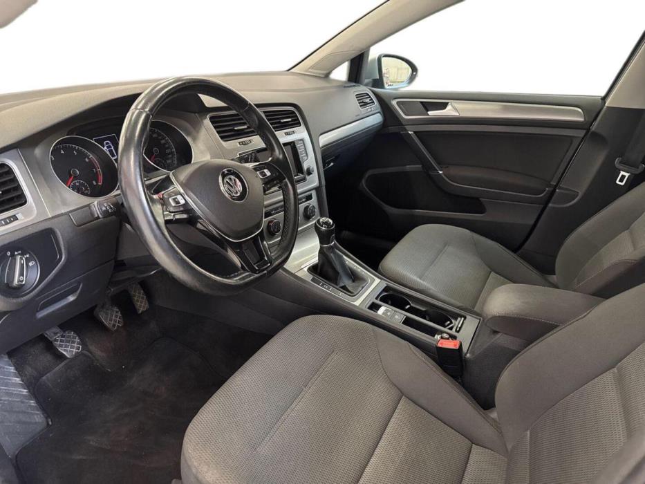 VOLKSWAGEN Golf 2014
