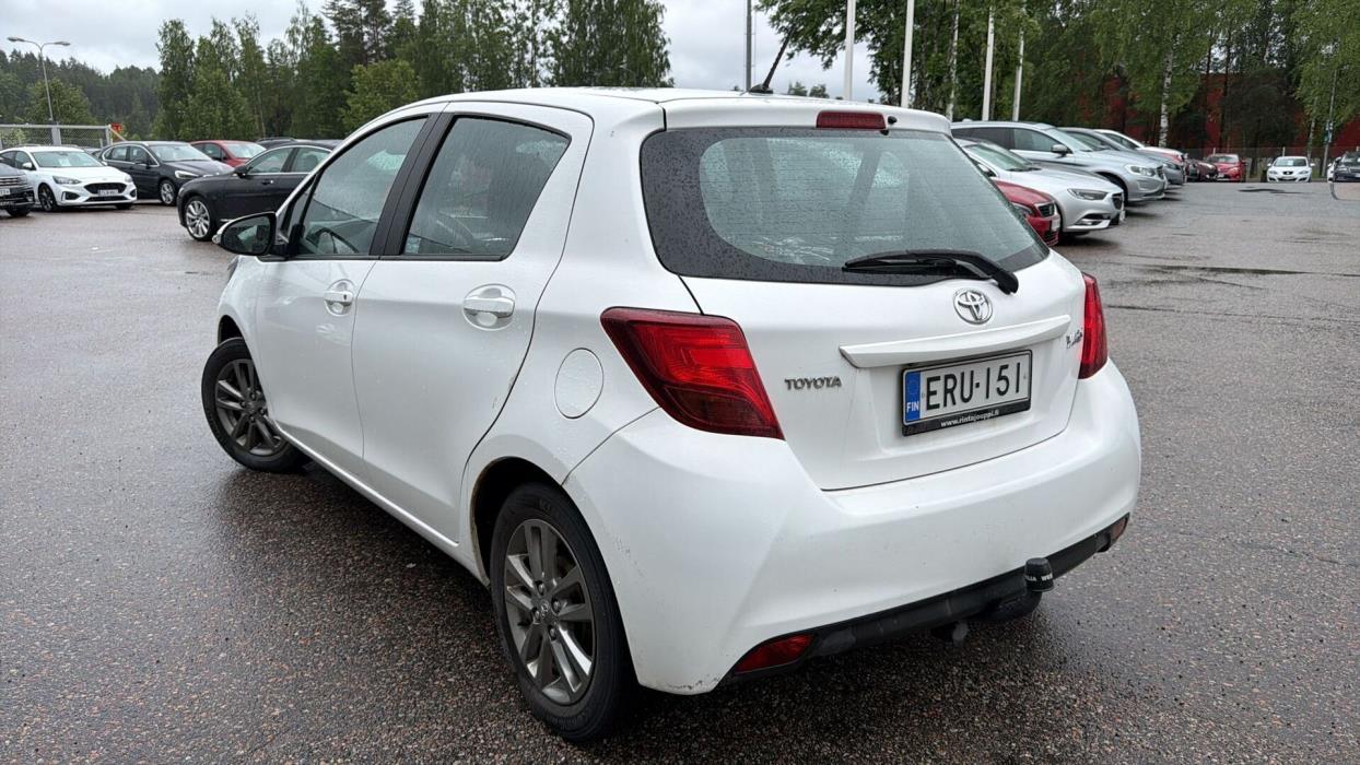 TOYOTA Yaris 2016