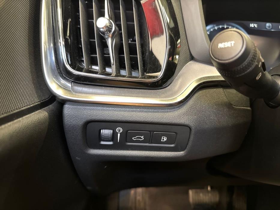 VOLVO V60 2020