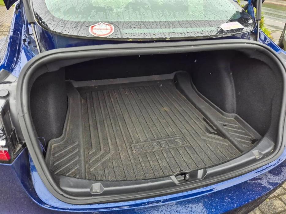 TESLA Model 3 2020