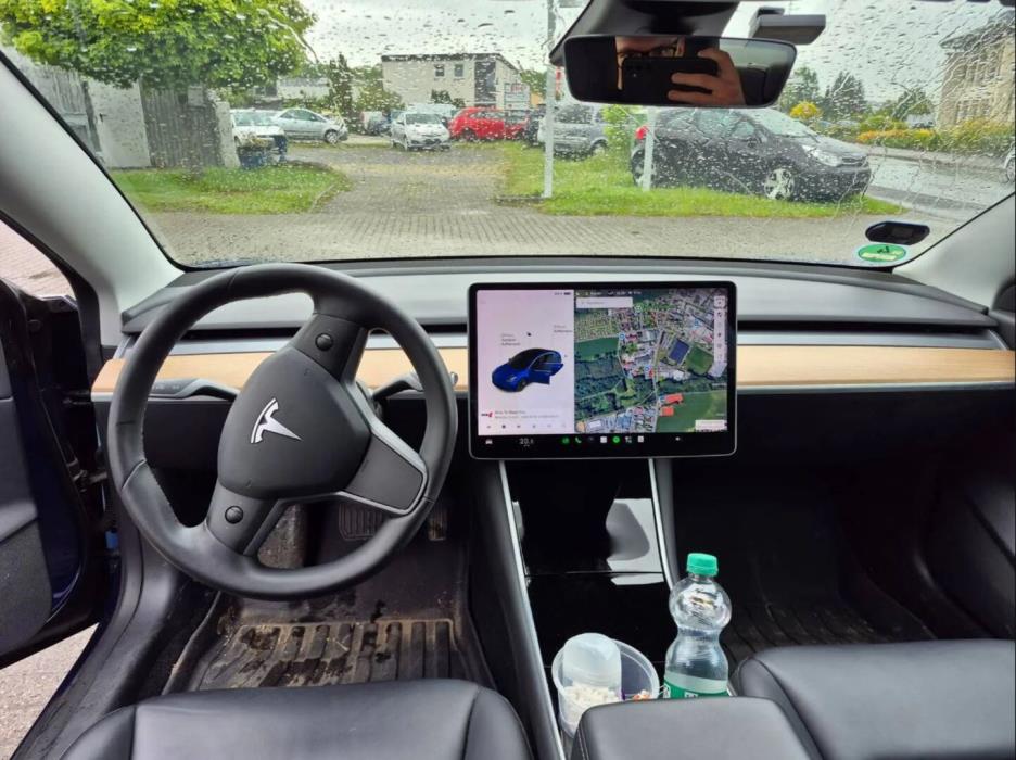 TESLA Model 3 2020