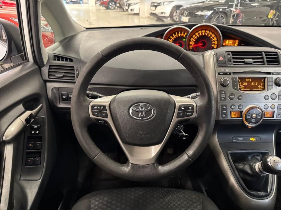 TOYOTA Verso 2010