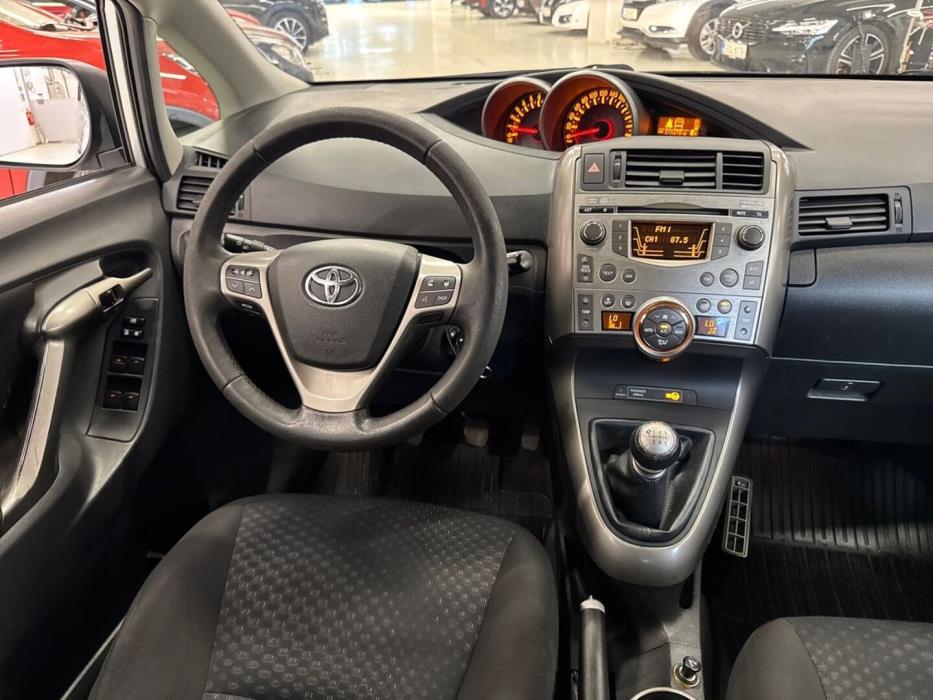 TOYOTA Verso 2010