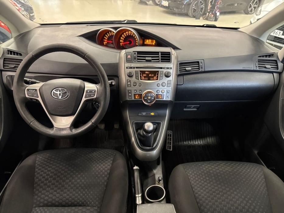 TOYOTA Verso 2010