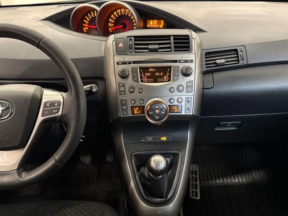 TOYOTA Verso 2010