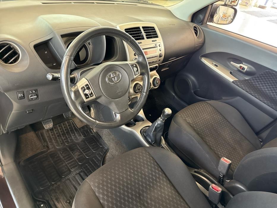 TOYOTA Urban Cruiser 2011