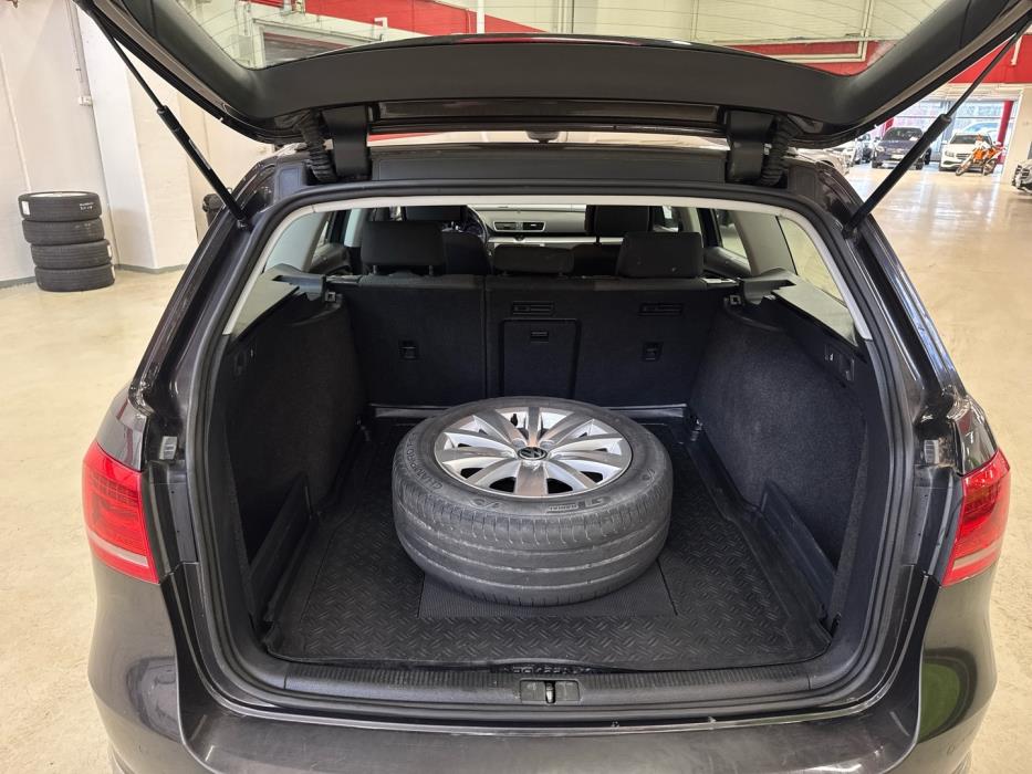 VOLKSWAGEN Passat 2011