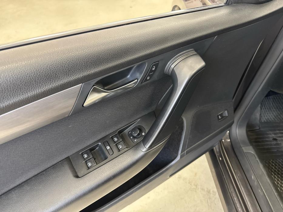 VOLKSWAGEN Passat 2011