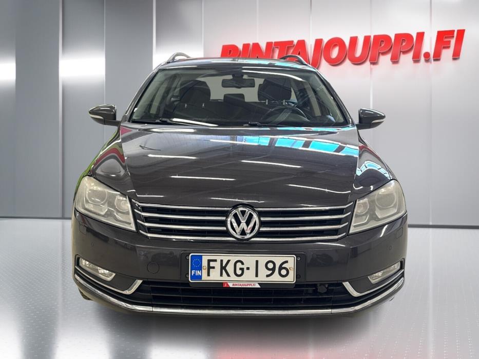 VOLKSWAGEN Passat 2011
